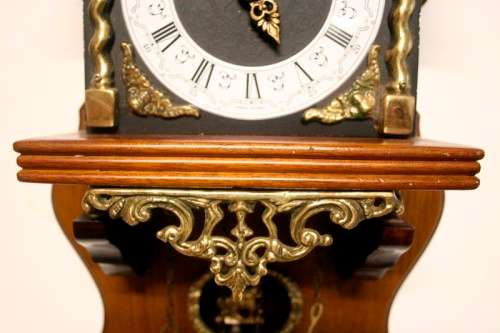A magnificent Zaandam Zaanse (Dutch) wall hanging pendulum clock, serviced and working! Gorgeous!!!