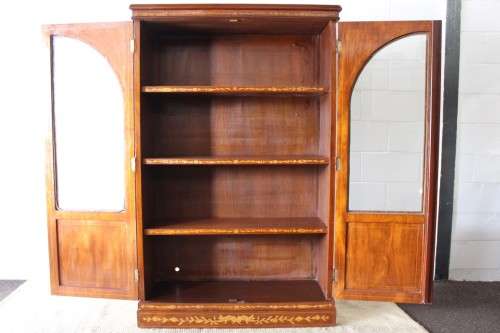 **RS17** A wonderful Mahogany double door display cabinet/ bookcase w/ stunning marquetry detailing!
