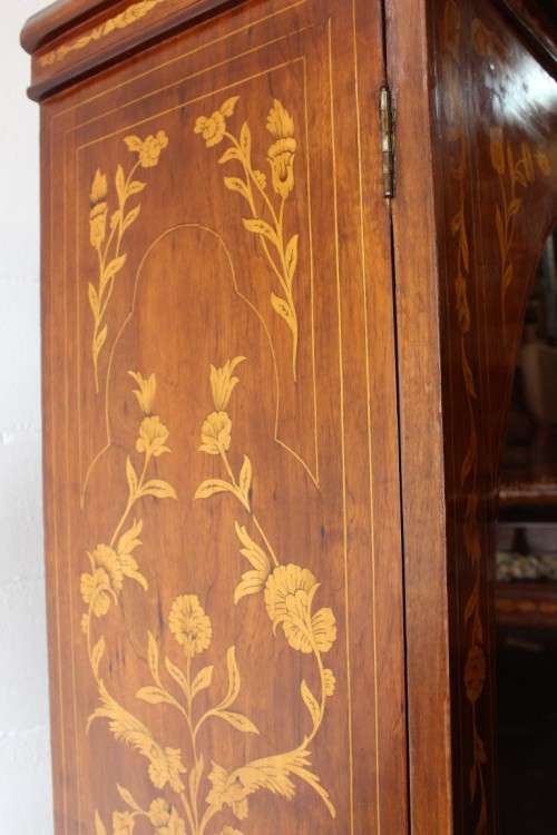**RS17** A wonderful Mahogany double door display cabinet/ bookcase w/ stunning marquetry detailing!