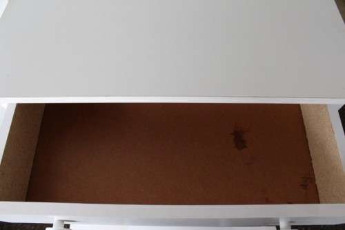 A lovely white veneer 5-drawer chest of drawers in good condition - perfect for extra packing space