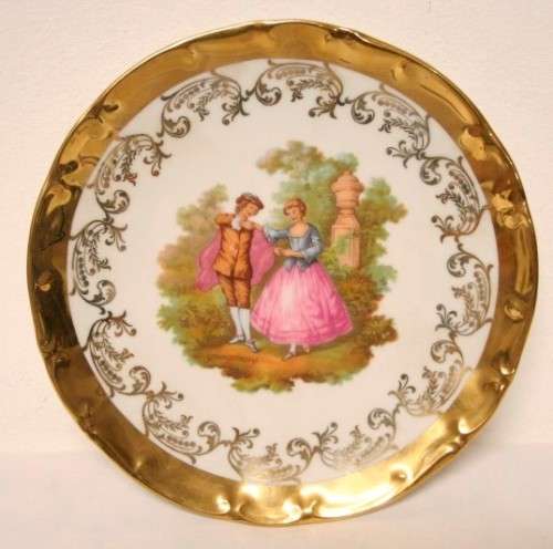 **RS17** A wonderful 22 karat German made Goldauflage love story portrait wall plate with a hook.