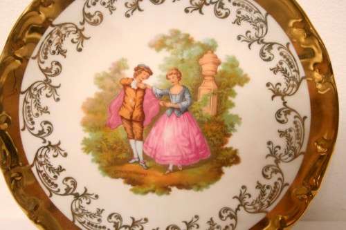 **RS17** A wonderful 22 karat German made Goldauflage love story portrait wall plate with a hook.