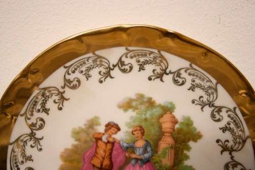 **RS17** A wonderful 22 karat German made Goldauflage love story portrait wall plate with a hook.
