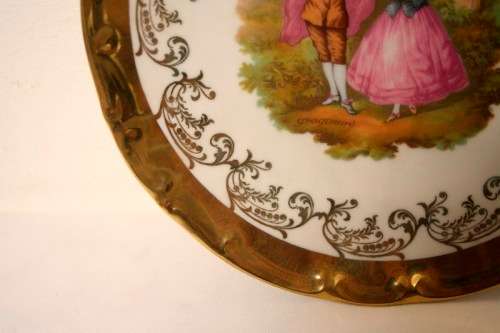 **RS17** A wonderful 22 karat German made Goldauflage love story portrait wall plate with a hook.