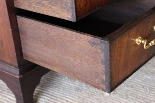 **RS17** A vintage Georgian-style Mahogany 9-drawer pedestal desk with a leather top - AMAZING!!