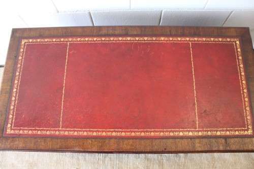 **RS17** A vintage Georgian-style Mahogany 9-drawer pedestal desk with a leather top - AMAZING!!