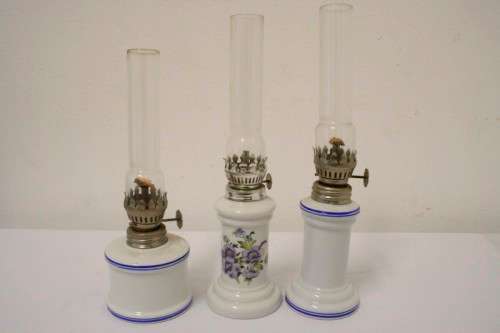**RS17** 3x blue & white porcelain Kerosene hurricane lamps in good condition - PRICE FOR THE SET