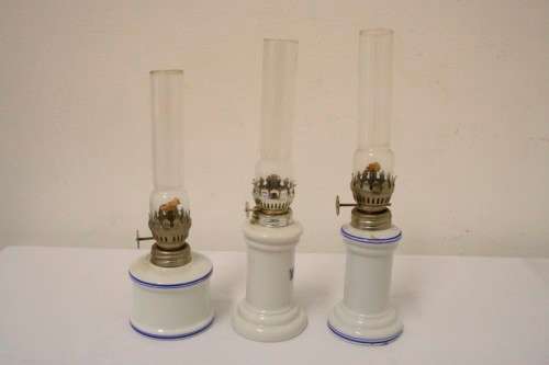 **RS17** 3x blue & white porcelain Kerosene hurricane lamps in good condition - PRICE FOR THE SET