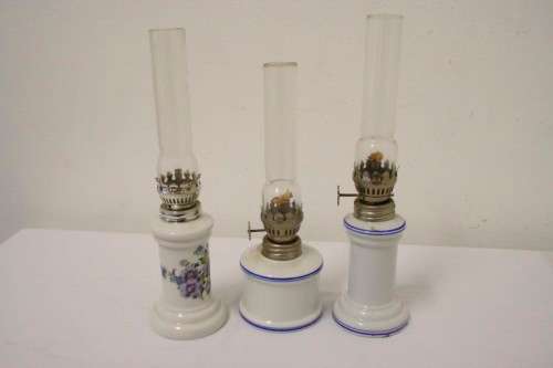 **RS17** 3x blue & white porcelain Kerosene hurricane lamps in good condition - PRICE FOR THE SET