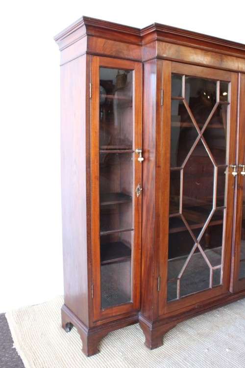 A beautiful antique Edwardian stained Oak four door display cabinet/ bookcase in awesome condition!