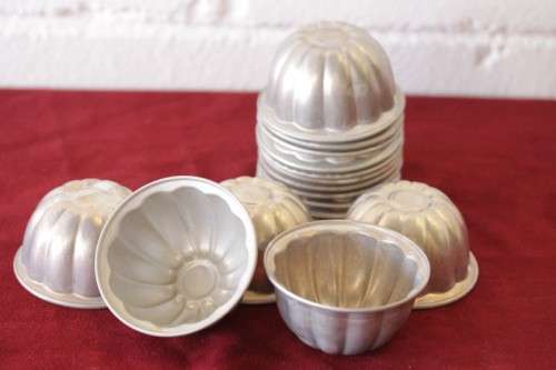 An awesome set of 16x scarce vintage aluminium jelly/ pudding/ dessert moulds in great condition