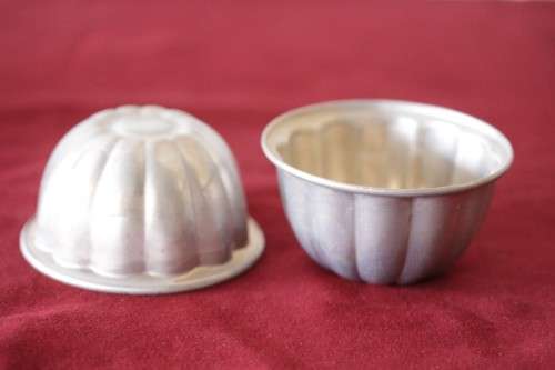 An awesome set of 16x scarce vintage aluminium jelly/ pudding/ dessert moulds in great condition