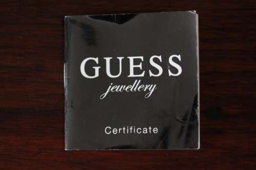 **RS17** A stylish original GUESS ladies wrist watch in its original box with extra links included!