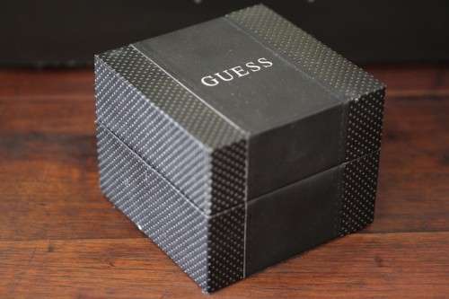 **RS17** A stylish original GUESS ladies wrist watch in its original box with extra links included!