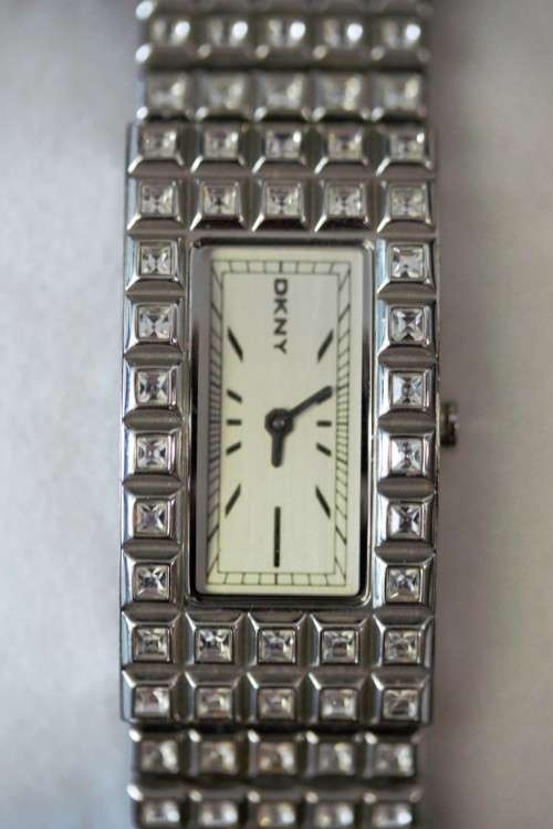A stunning "DKNY" (ny3651) ladies wrist watch w/ a stainless steel & clear crystal bracelet