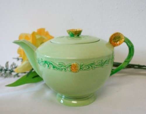 A lovely (1930s) Carlton Ware "Australian design" Yellow buttercup garland design tea set for two