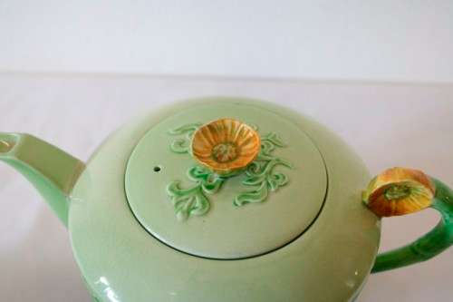 A lovely (1930s) Carlton Ware "Australian design" Yellow buttercup garland design tea set for two
