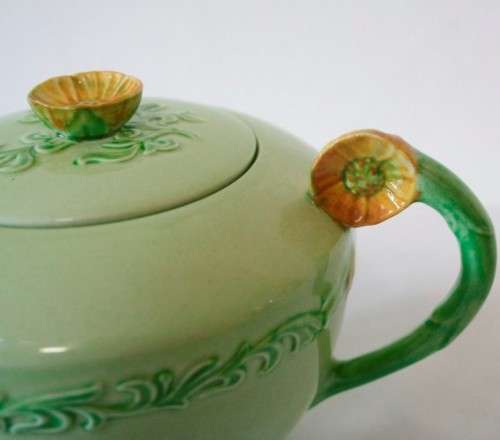 A lovely (1930s) Carlton Ware "Australian design" Yellow buttercup garland design tea set for two