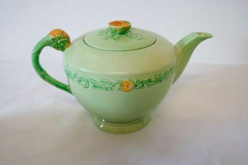 A lovely (1930s) Carlton Ware "Australian design" Yellow buttercup garland design tea set for two