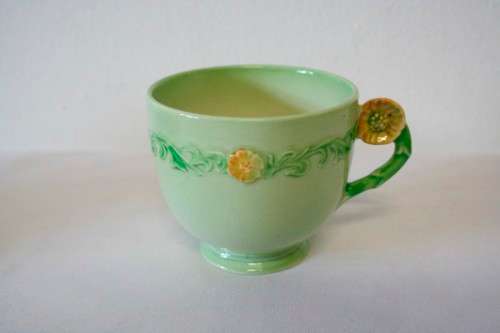 A lovely (1930s) Carlton Ware "Australian design" Yellow buttercup garland design tea set for two
