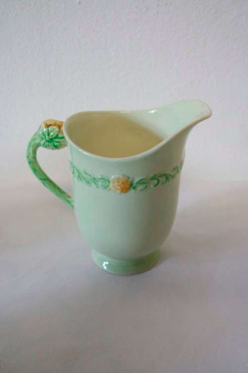 A lovely (1930s) Carlton Ware "Australian design" Yellow buttercup garland design tea set for two