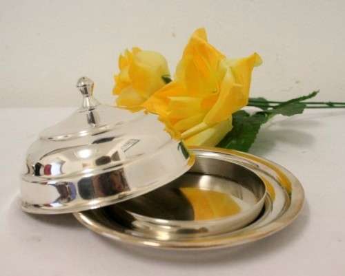 **RS17** A beautiful vintage silver plated lidded breakfast butter dish.
