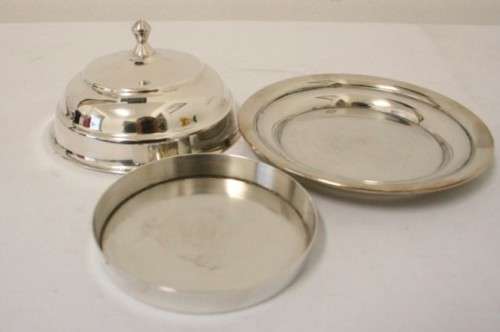 **RS17** A beautiful vintage silver plated lidded breakfast butter dish.