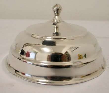 **RS17** A beautiful vintage silver plated lidded breakfast butter dish.