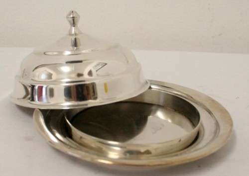 **RS17** A beautiful vintage silver plated lidded breakfast butter dish.