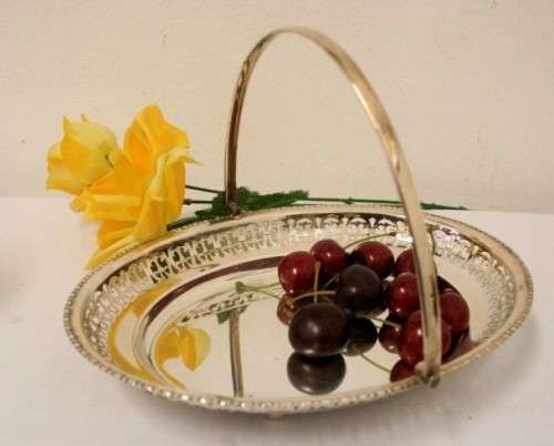 **RS17** A stunning vintage silver plated footed, handled bowl with gorgeous detailing.