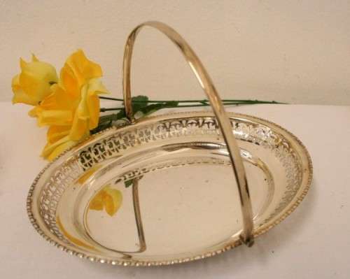 **RS17** A stunning vintage silver plated footed, handled bowl with gorgeous detailing.