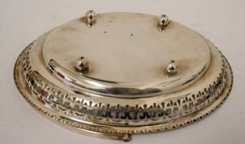 **RS17** A stunning vintage silver plated footed, handled bowl with gorgeous detailing.