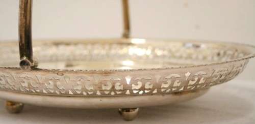 **RS17** A stunning vintage silver plated footed, handled bowl with gorgeous detailing.