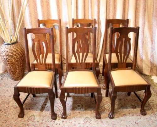 An absolutely stunning vintage Imbuia Ball & claw 6-seater dining room table w 6 faux leather chairs