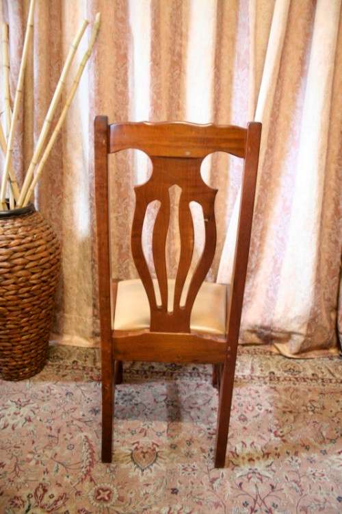 An absolutely stunning vintage Imbuia Ball & claw 6-seater dining room table w 6 faux leather chairs