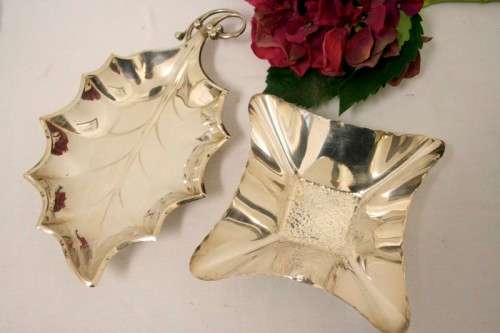 **RS17** Two vintage silver plated sweet, nuts etc bowls w/ gorgeous detailing. one price for both.