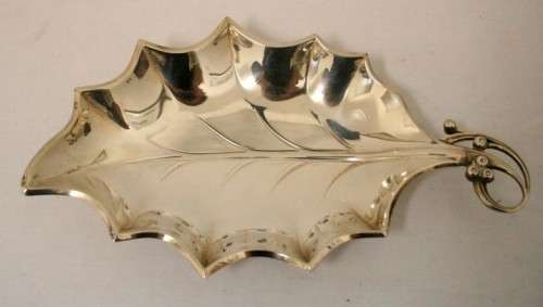 **RS17** Two vintage silver plated sweet, nuts etc bowls w/ gorgeous detailing. one price for both.