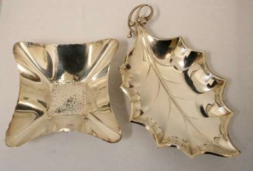 **RS17** Two vintage silver plated sweet, nuts etc bowls w/ gorgeous detailing. one price for both.