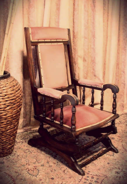 A lovely vintage Imbuia Victorian styled platform rocking chair with dusty pink upholstery.