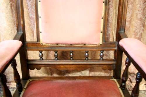 A lovely vintage Imbuia Victorian styled platform rocking chair with dusty pink upholstery.