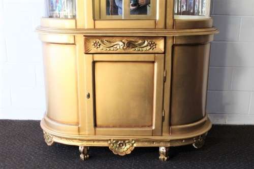 Fabulous tall gold gilded curved glass display cabinet w/ ornate detailing & a light in the cabinet