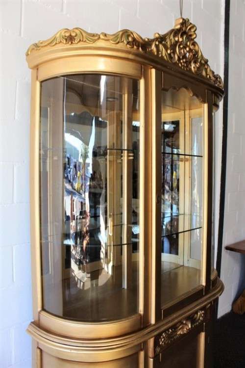 Fabulous tall gold gilded curved glass display cabinet w/ ornate detailing & a light in the cabinet
