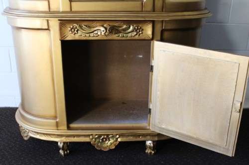 Fabulous tall gold gilded curved glass display cabinet w/ ornate detailing & a light in the cabinet