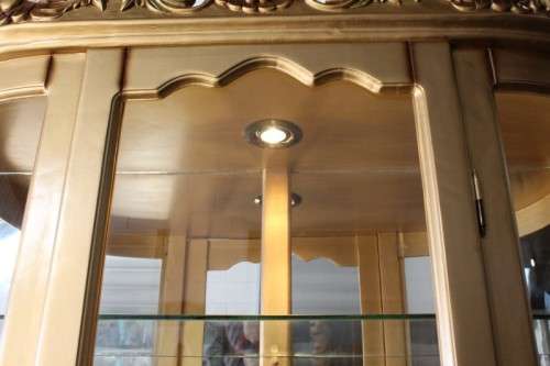 Fabulous tall gold gilded curved glass display cabinet w/ ornate detailing & a light in the cabinet