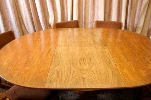 A wonderful vintage solid Oak 6-seater extendible dining room table with six upholstered chairs