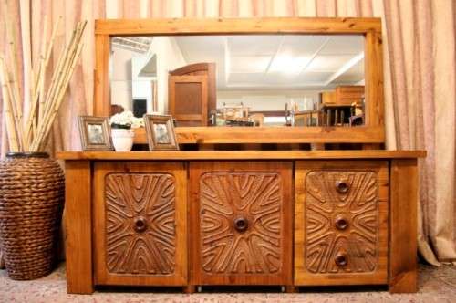 **RS17** A stunning large 3-drawer dressing table w/ carved detail and pull out stool on castors