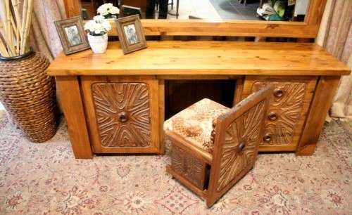 **RS17** A stunning large 3-drawer dressing table w/ carved detail and pull out stool on castors
