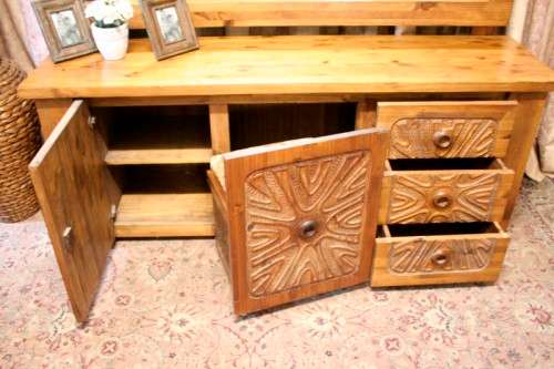 **RS17** A stunning large 3-drawer dressing table w/ carved detail and pull out stool on castors
