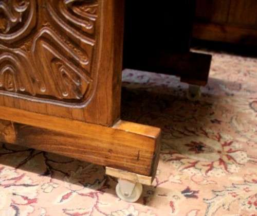 **RS17** A stunning large 3-drawer dressing table w/ carved detail and pull out stool on castors