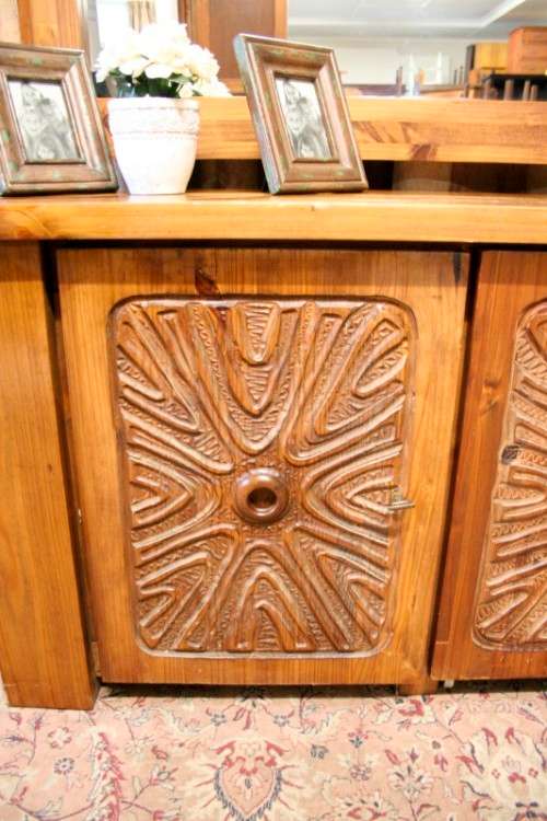 **RS17** A stunning large 3-drawer dressing table w/ carved detail and pull out stool on castors